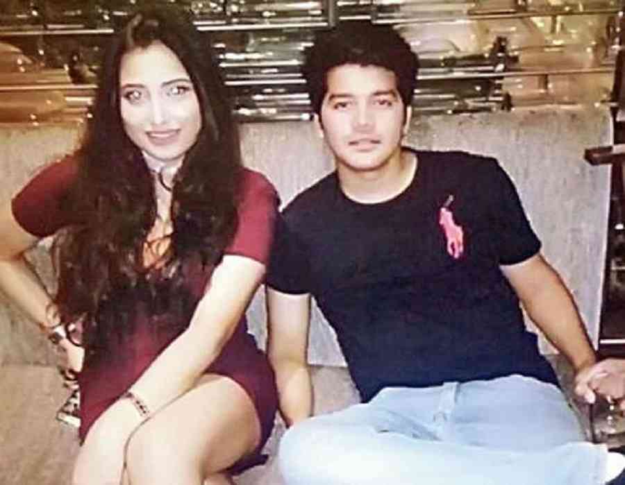 muslim,Hindu,mumbai,Dubai,couple,love jihad,young lady,