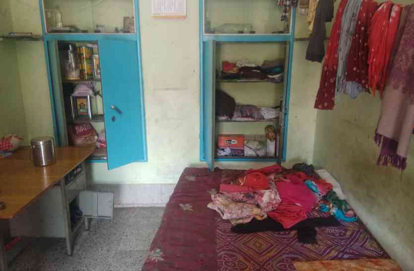 theft in two houses चोरों ने बंद मकानों को बनाया निशाना, ताले तोड़कर नकदी व जेवरात किए पार