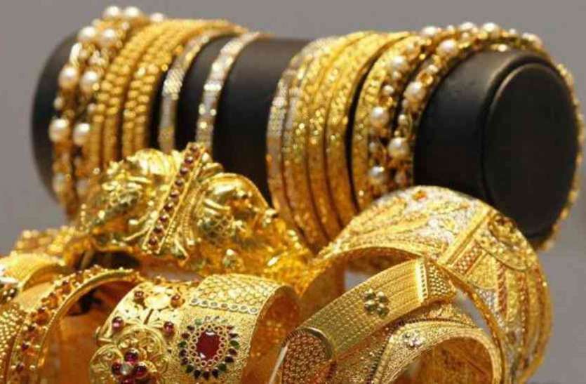 jewellery महंगे गहनों और लाखों रुपयों से भरी तिजोरी ले गए चोर, घर के मालिक की कर दी हत्या