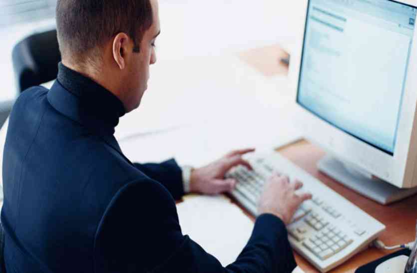 computer कंप्यूटर का करते हैं अधिक इस्तेमाल तो हो जाएं सावधान, इन बॉडी पार्ट्स पर होता है बुरा असर