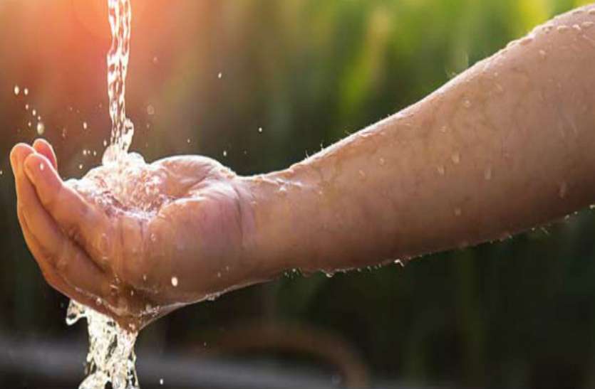 Disturbed Parmanagar colony resident for water यहां अपनी ही पाइप लाइन को बिछाकर भूला गया नगर निगम..पढि़ए खबर