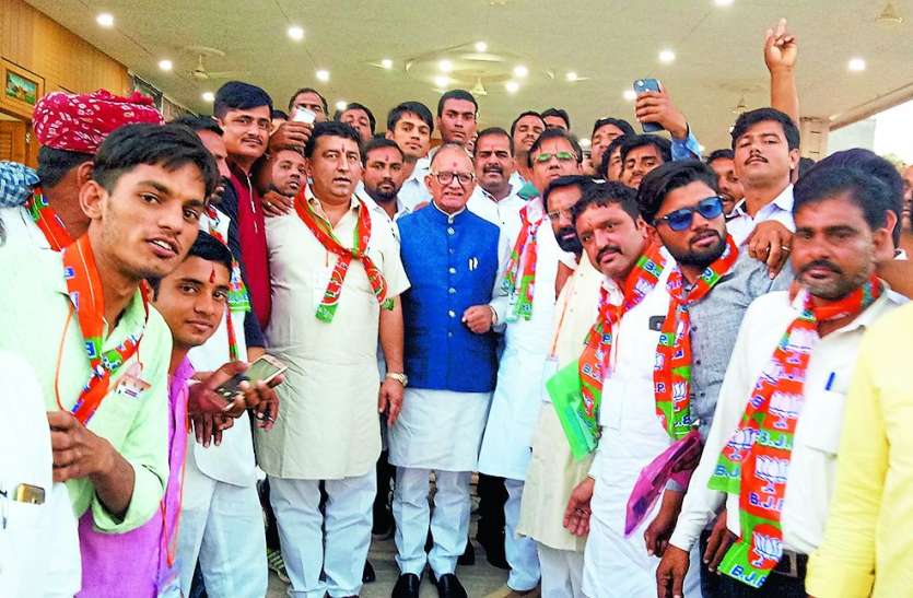 Ashok Parnami Will come tomorrow कल आएंगे परनामी, दो विधानसभा की लेंगे बैठक