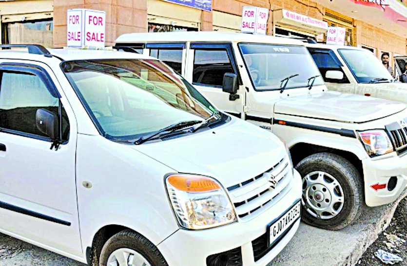 vehicles इस अधिकारी का पुलिसवाले ने काट दिया 500 का चालान, रसीद हाथ में आते ही शुरू हो गया नोकझोक