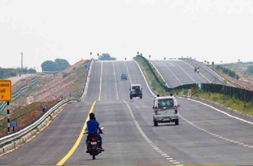 Agra lucknow express way यमुना एक्सप्रेसवे से अधिक खतरनाक है आगरा-लखनऊ एक्सप्रेसवे, मौतों की संख्या चौंकाने वाली