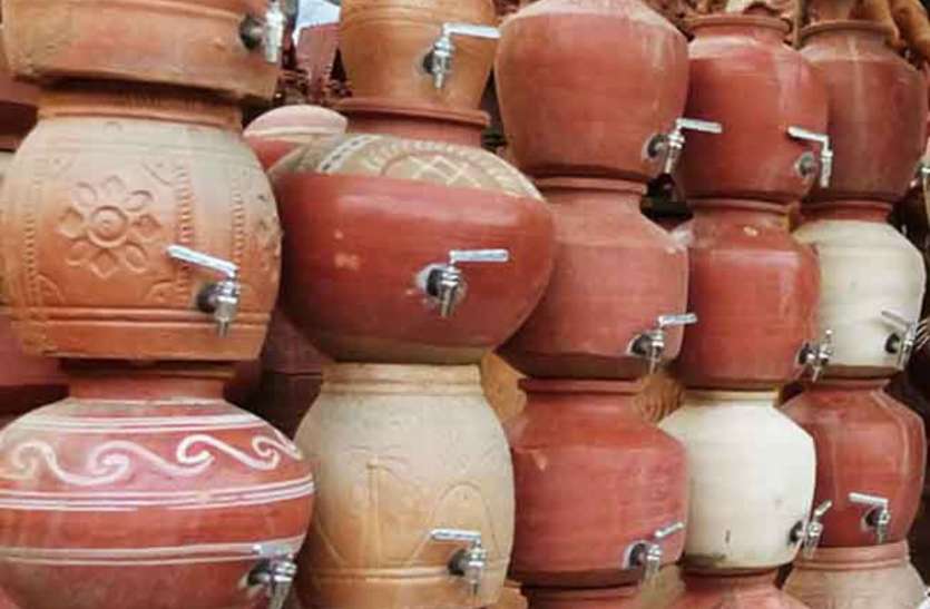Fridge चिलचिलाती धूप में फ्रिज का पानी सेहत पर भारी, मटके के पानी का करें उपयोग