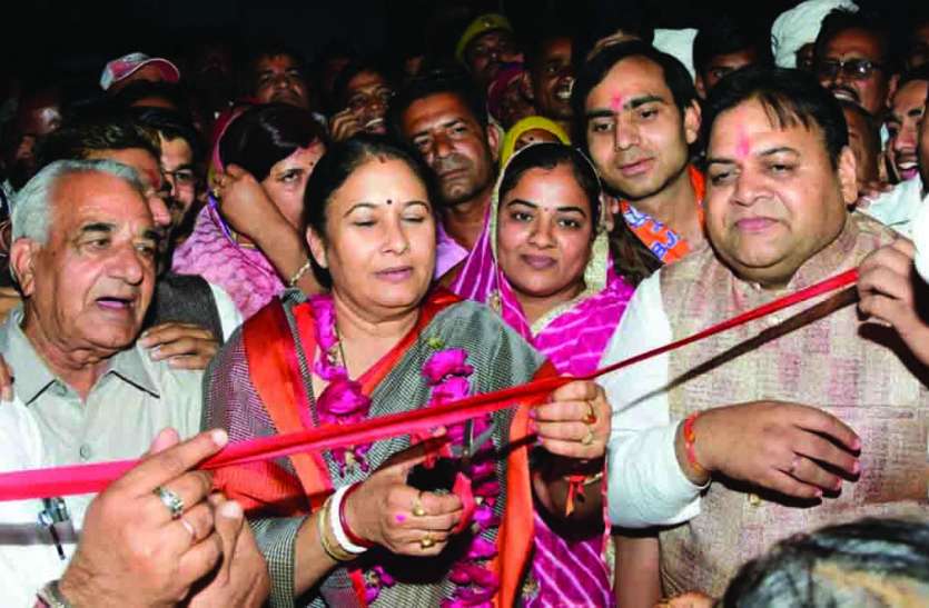 Rajsamand,Rajsamand news,Rajsamand Hindi news,Rajsamand local news,rajsamand news in hindi,Latest News rajsamand,Latest hindi news rajsamand, Public Hearing : उच्च शिक्षा मंत्री ग्रामीणों से रूबरू हुई और हर संभव समस्या समाधान का दिया आश्वासन