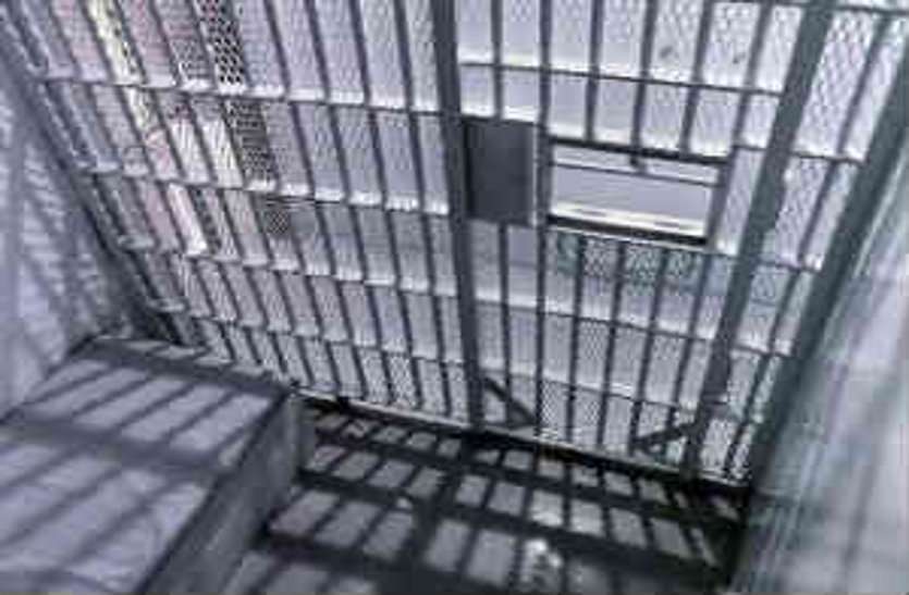 central jail bhopal जेल से लुटेरे को छोडने के बाद याद आया दूसरा वारंट