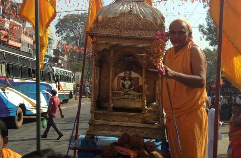mahaveer jayanti day in hindi महावीर जयंती 2018 - त्रिशला नंदन वीर की चमत्कारिक झांकी देख मंत्रमुग्ध हुए भक्त