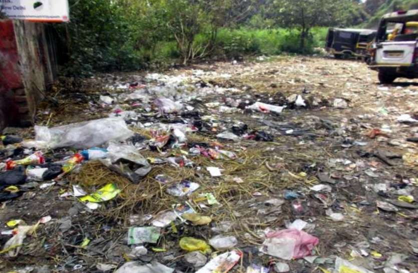 Waste जौनपुर के गांवों में नहीं दिख रहा प्रधानमंत्री का स्वच्छता अभियान