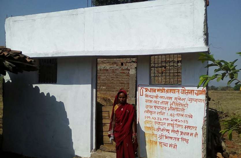 Contracting contract by the Panchayat Secretary पंचायत सचिव कर रहा ठेकेदारी