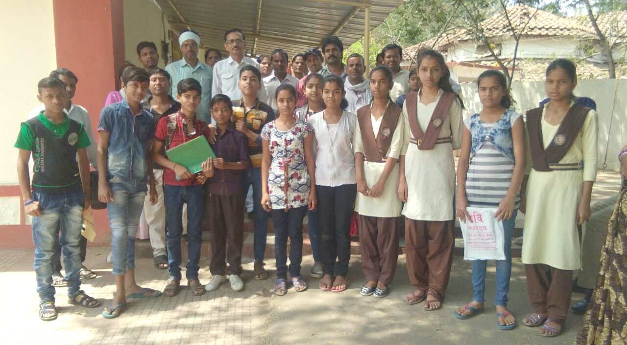 Where do the officers, English medium students get confused admission उलझन में अफसर, अंग्रेजी माध्यम के विद्यार्थियों को कहां दिलाएं दाखिला