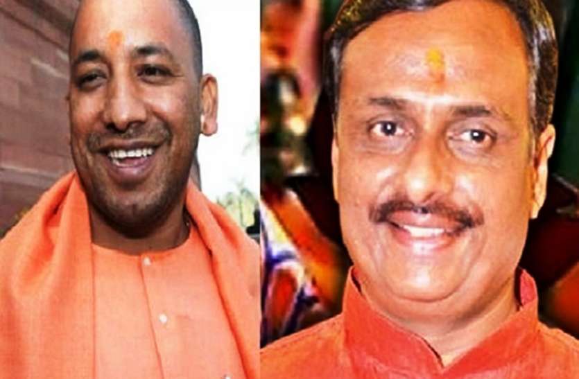 यूपी कैबिनेट ने पारित किया आदेश, मनमानी फीस वसूली को रद्द हो जाएगी मान्यता पैरेन्ट्स ने कहा पिछले साल भी लगाई थी मुहर, पर मनमानी फीस वसूलते रहे स्कूल संचालक