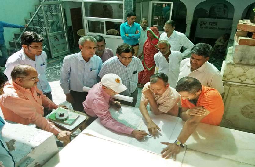 विकास कार्यों के बारे में जानकारी श्रीडिग्गी कल्याणजी मन्दिर में हो रहे विकास कार्यो का अवलोकन कर आवश्यक दिशा निर्देश दिए, देवस्थान विभाग की ओर से 61 करोड़ रुपए से चल रहे है कई कार्य