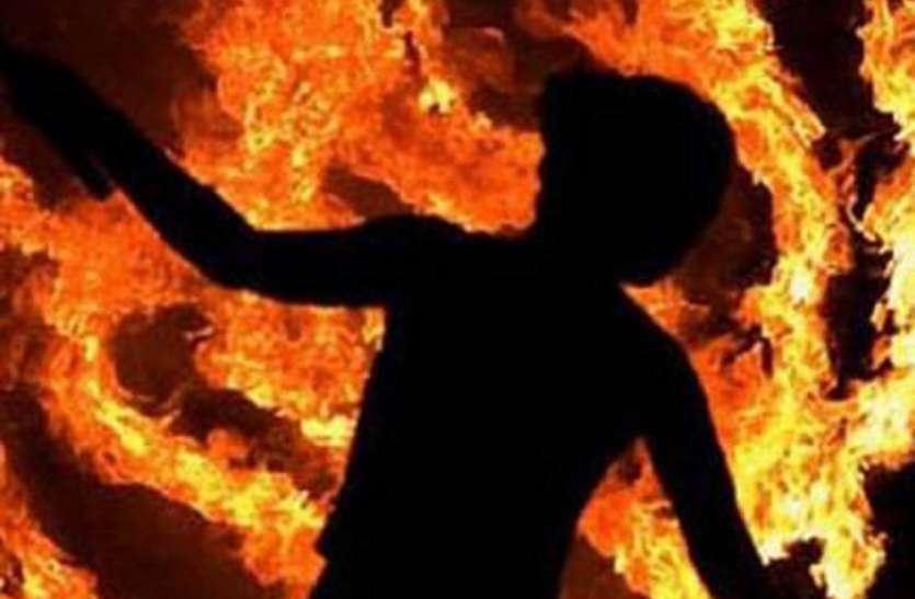 Mother And Daughter Fire Burn Police Crime - आग से जलती मां की गोद में बैठ गई 5 साल की मासूम बेटी, डरा देगी मां-बेटी की मौत की यह खबर | Patrika News