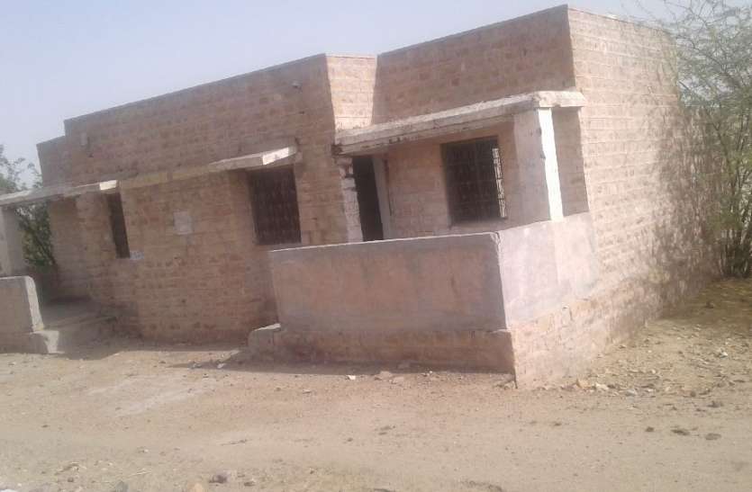 Jaisalmer patrika JAISALMER NEWS- ग्रामीण क्षेत्रों में लावारिश पड़े सरकारी भवन हो रहे जर्जर