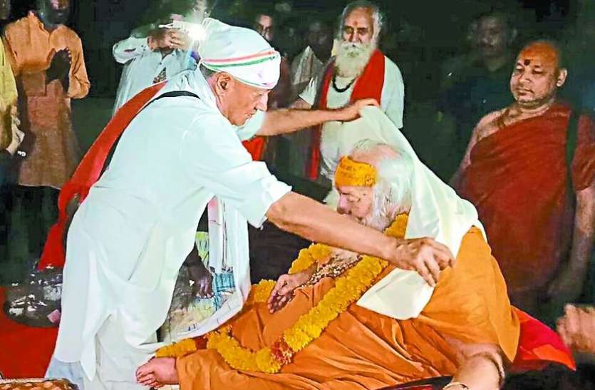 narmada yatra in parmahanshi आदिवासी गीतों पर झूमे, शंकराचार्य से लिया आशीर्वाद
