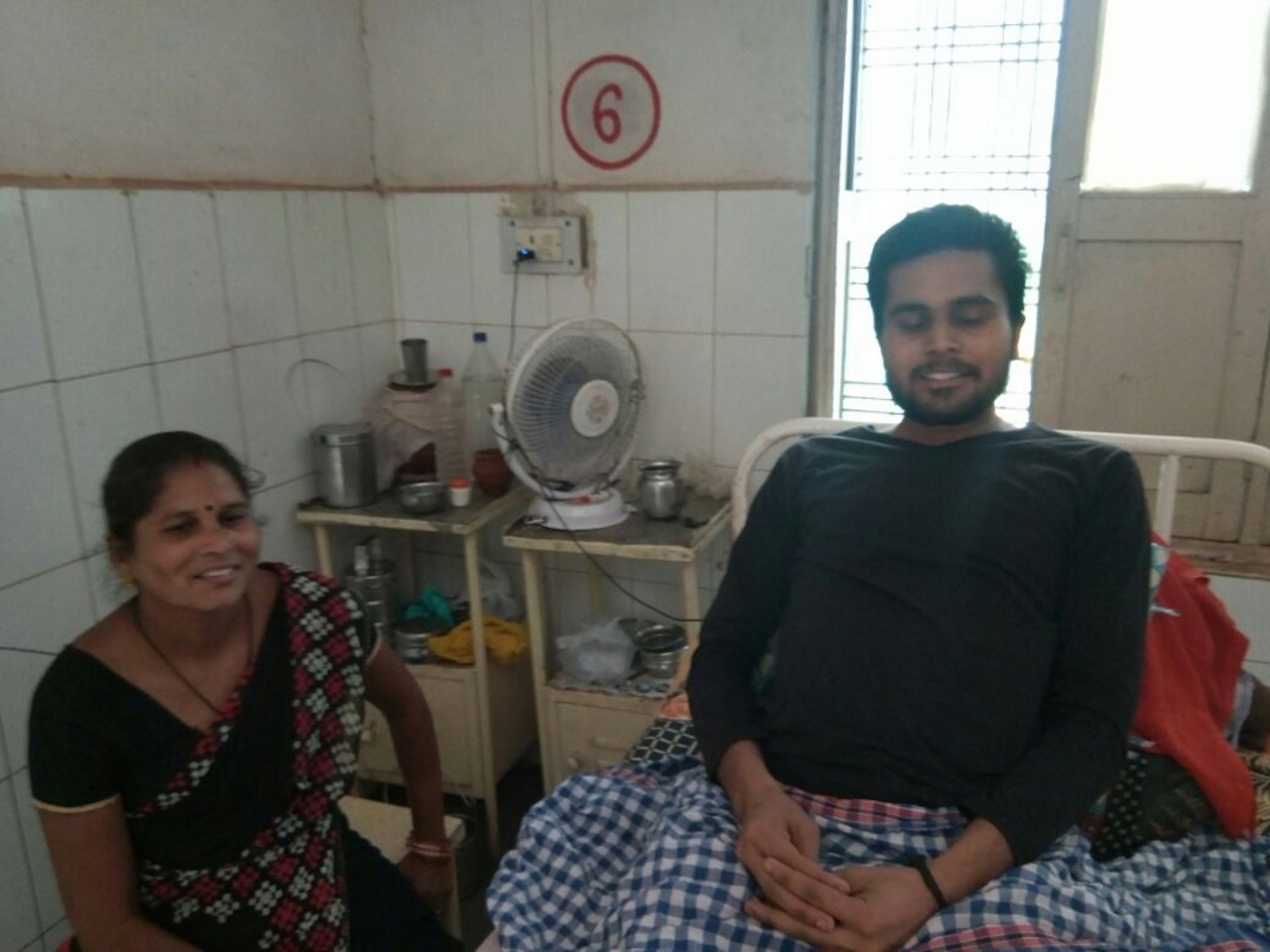 District hospital, disorder, patient, summer, coolers, fans, problem, shivpuri news, shivpuri news in hindi, mp news जिला अस्पताल में भर्ती मरीज अपने घरों से पंखे लाकर पा रहे गर्मी से निजात