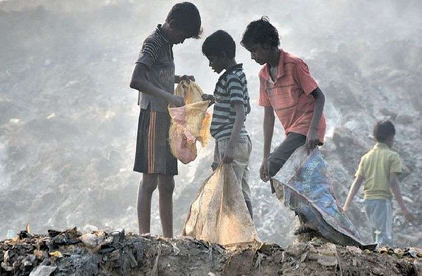 child labouring in udaipur गरीबी, लाचारी और पेट की मजबूरी में मासूमों का पिसता बचपन, जानें पूरी कहानी