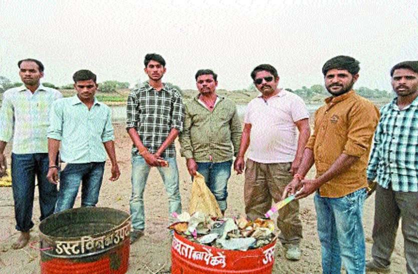 narmada cleaning by young men नर्मदा को स्वच्छ बनाने इन युवाओं ने उठाया बीड़ा