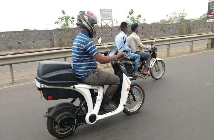 Mahindra टेस्टिंग के दौरान भारत में नजर आया महिंद्रा का ये इलैक्ट्रिक स्कूटर, जानें खास बातें