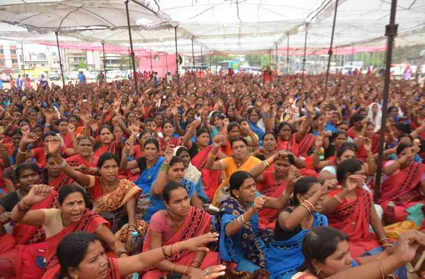 Aanganbadi Worker Strike In Chhattisgarh - सरकार से नाराज आंगनबाड़ी  कार्यकर्ता, अब करेंगे ये काम | Patrika News