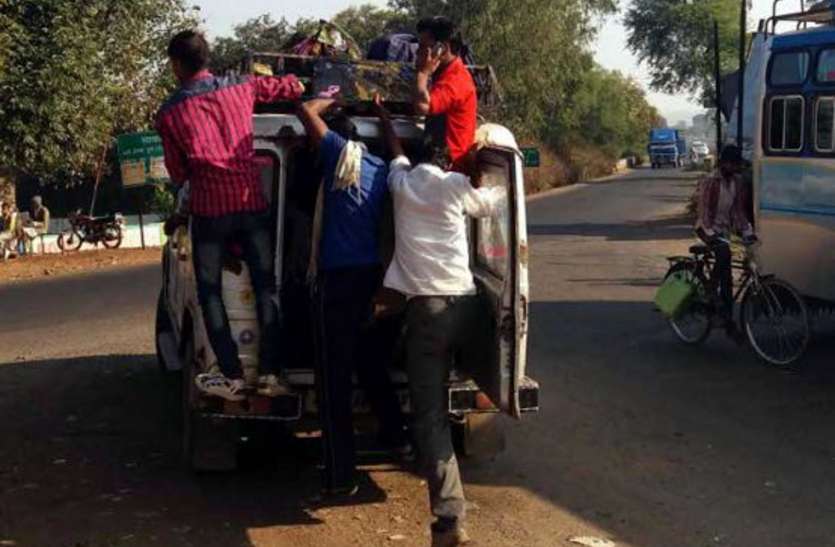 Dindori's journey from Maavai to two buses दो बसों के सहारे मवई से डिंडोरी का सफर