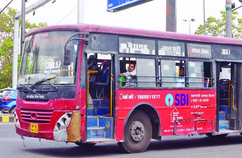 bus दावा- 10 मिनट से ज्यादा इंतजार नहीं, हकीकत-30 मिनट से पहले आती नहीं