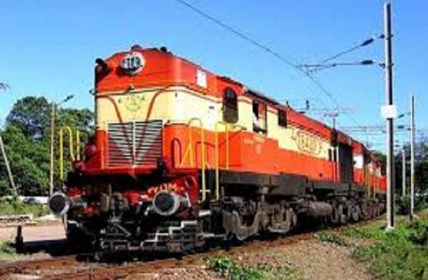 मालगाडी का इंजन हांफा, तीन घंटे बंद रही रेलवे फाटक