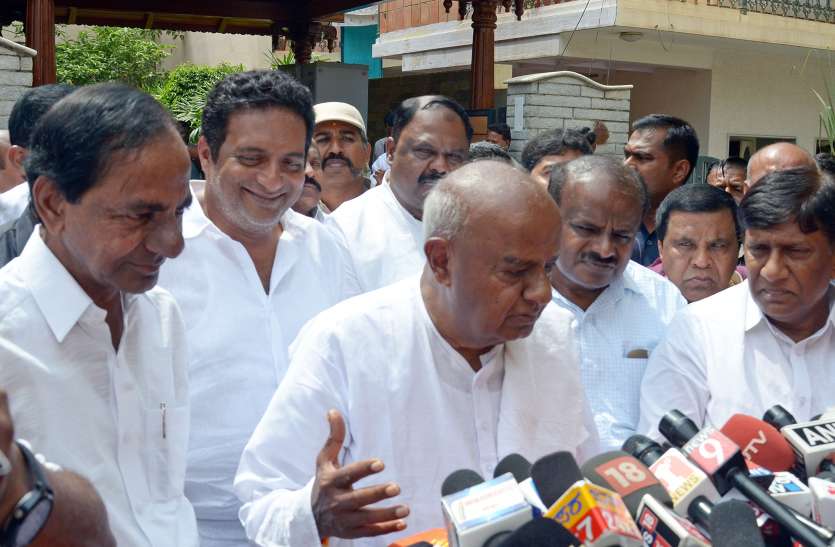 KCR, HD Deve Gawda देवेगौड़ा व राव ने की संघीय मोर्चे के गठन पर चर्चा