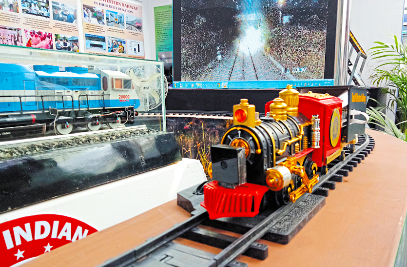 63rd railway week construction for vistadome coach