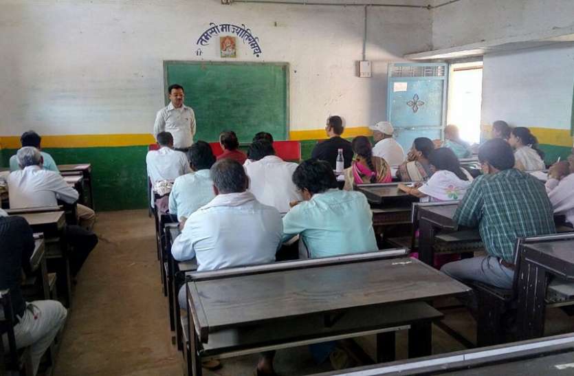 Organized Meetings at Jan Shiksha Kendras जॉयफुल लर्निग बैठक में अनुपस्थित होना पड़ा महंगा