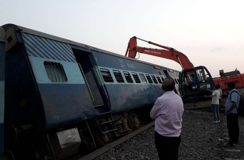 Biggest Train Accident In 2018, Passenger Train Derailed In Katni ...