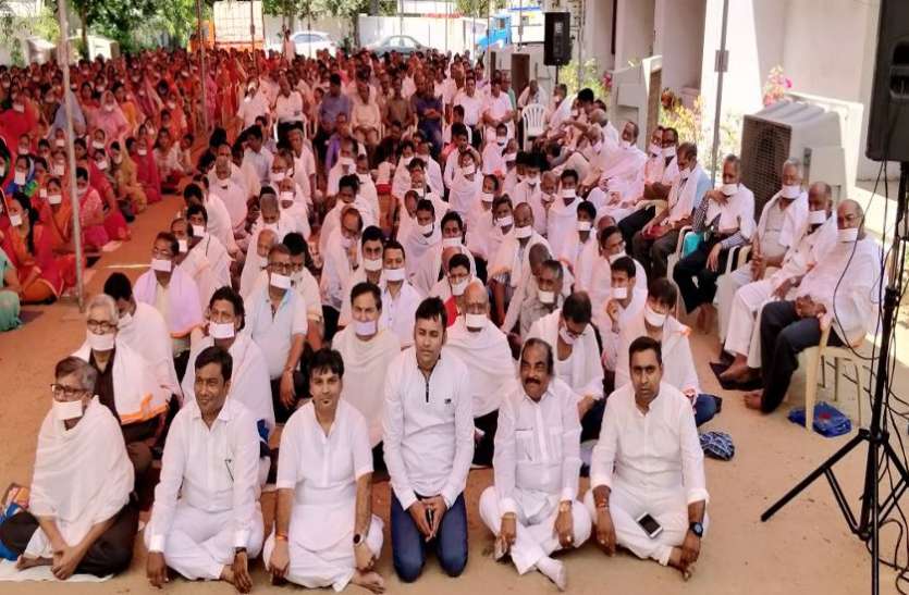 Balance in Spirituality and Materialism Required अध्यात्मवाद और भौतिकवाद में संतुलन जरूरी
