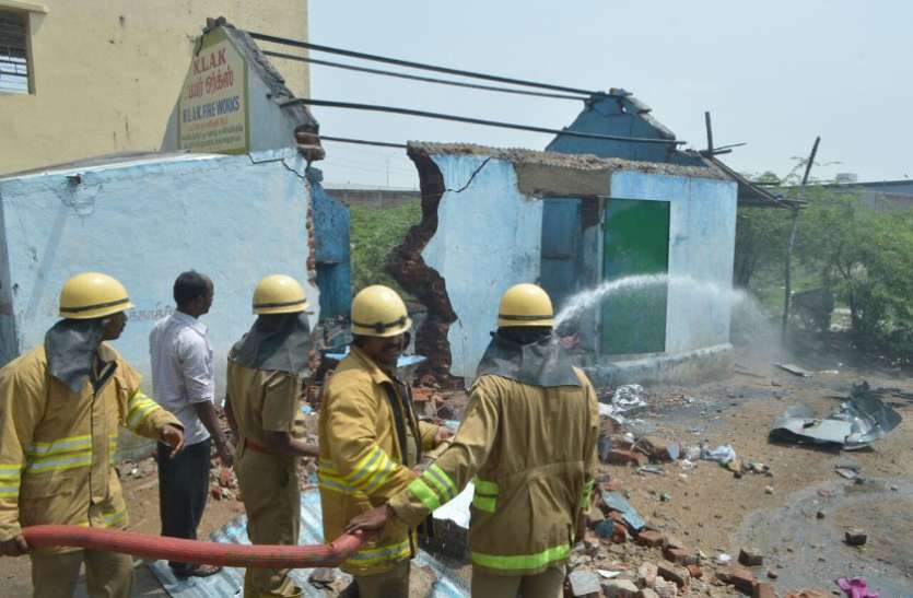 Explosion in the cracker warehouse पटाखा गोदाम में विस्फोट