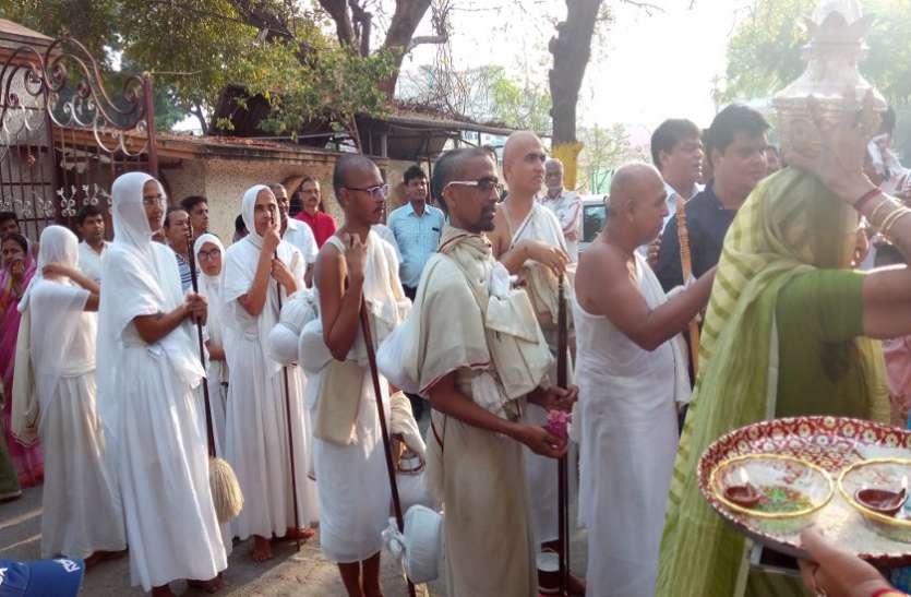 Acharya Chandra Bhushan entered city of Surishwar आचार्य चंद्रभूषण सूरीश्वर का हुआ नगर प्रवेश