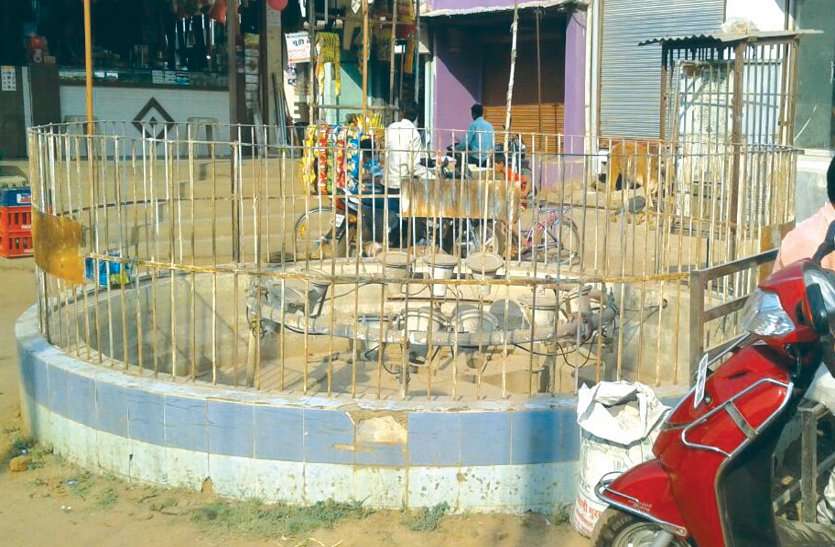 system यह है बिना फौव्वारे का डोंगरगांव का फौव्वारा चौक, पढि़ए पूरी खबर