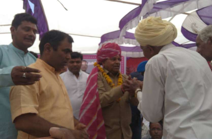 pratapgarh केन्द्रीय मंत्री थावरचंद ने किए शौली हनुमान के दर्शन