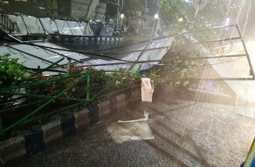 kolkata कोलकाता में अंधड़-बरसात ने मचाया कहर