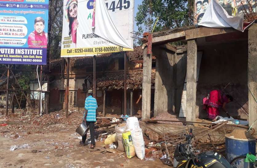 Durg Corporation ऐसा चल रहा निगम का बेदखली अभियान, जिस दुकान को तीन बार हटाया, उसे दे दी अनुमति, पढ़ें खबर