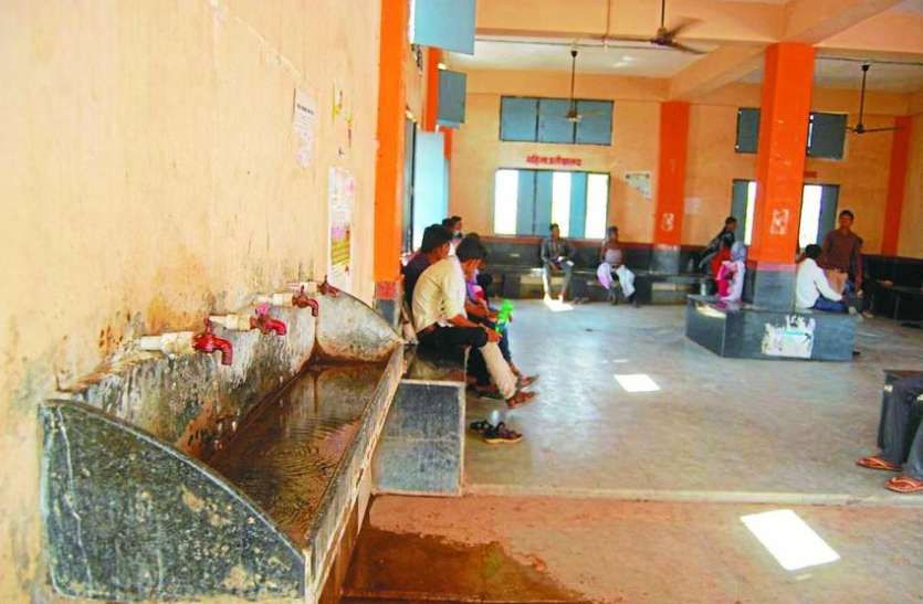drinking water not available Drinking water : पीने नहीं पानी, यहां मटके भी प्यासे