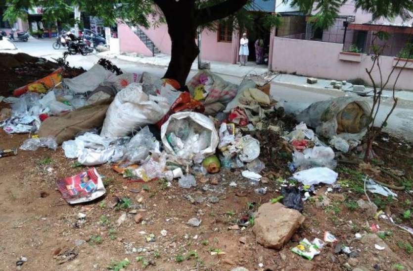 plots and wastage of udaipur उदयपुर शहर के लिए कलंक बने खाली भूखंड, मंत्रीजी की बात तक एक कान से सुन दूसरे से निकाल रहे अफसर