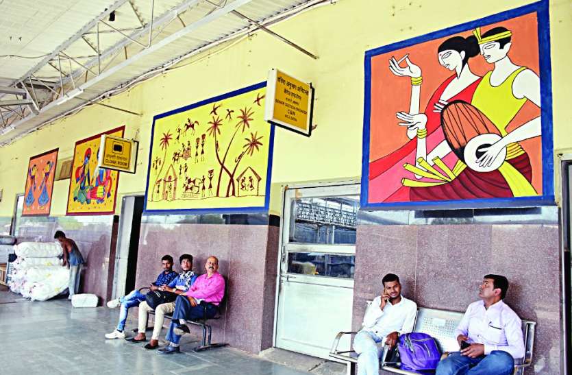 satna railway station live status MP के रेलवे स्टेशनों में दिख रही महाराष्ट्र की चित्रकला, लोककला सहेजने यहां-यहां लगाई गई पेंटिंग