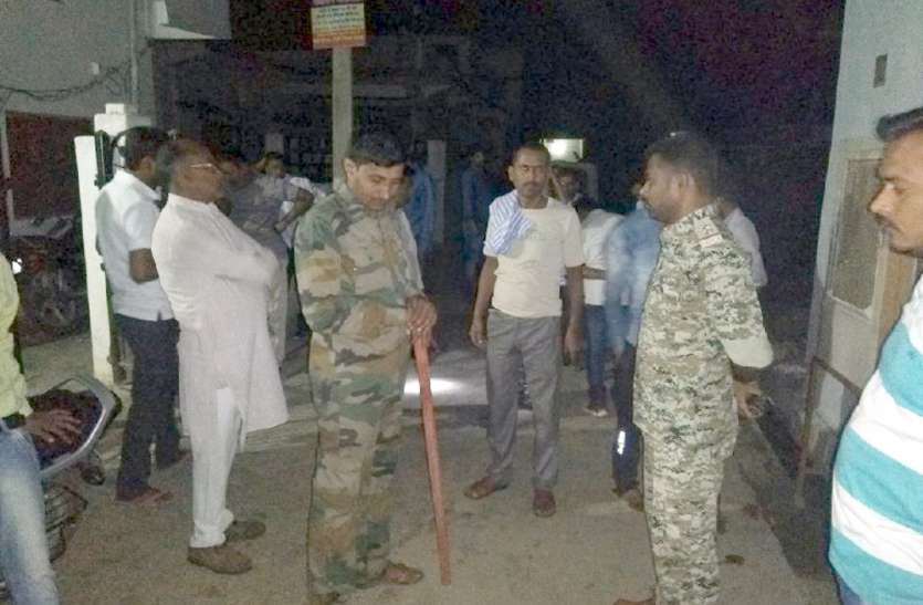 crude bomb attack at girl's home in madhya pradesh by army personnel शादी कैंसिल की तो सेना के जवान ने लड़की के घर फेंक दिया बम, यहां पढ़ें पूरी वारदात की कहानी