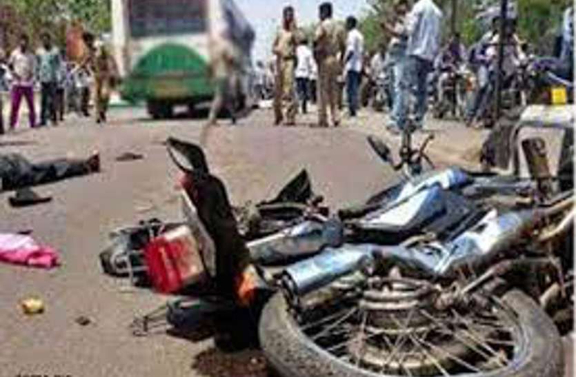 Road accident Breaking News : दिव्यांग बेटी को परीक्षा दिलाने पहुंचा था सरपंच, कॉलेज के सामने अचानक हो गया दर्दनाक हादसा