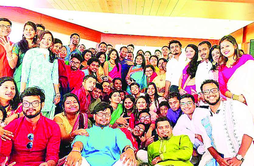 bengali 'नव आनंद में जागो' में झलकी बंगाल की संस्कृति