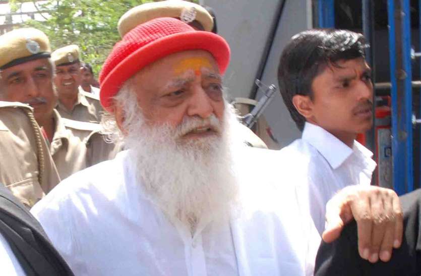 file pic सेवादारों को नपुंसक बनाना वाला रंगीन मिजाज था आसाराम, पढ़िए और भी रोचक तथ्य