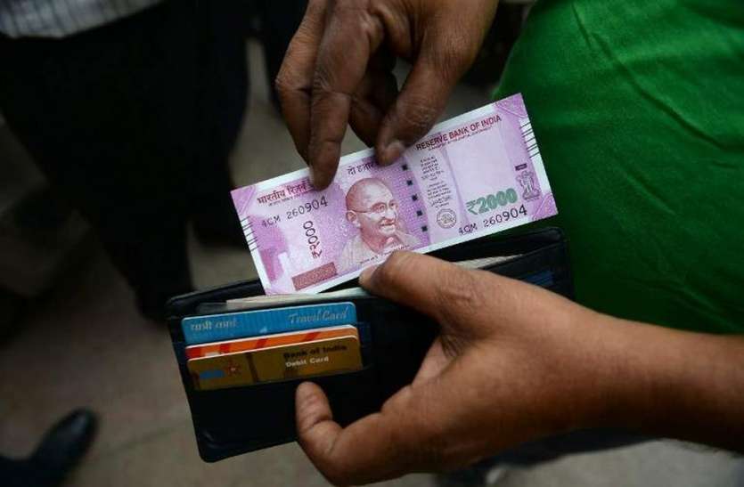 atm cash crunch problems across country देश में फिर नोटबंदी जैसे हालात, वित्त मंत्री ने कहा नहीं बचे नोट, ATM और बैंकों में खत्म हुआ कैश