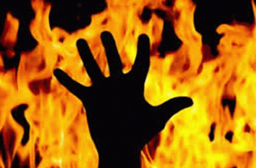 False prosecution warns of self-destruction झूठे मुकदमे से तंग फरियादी ने दी आत्मदाह की चेतावनी