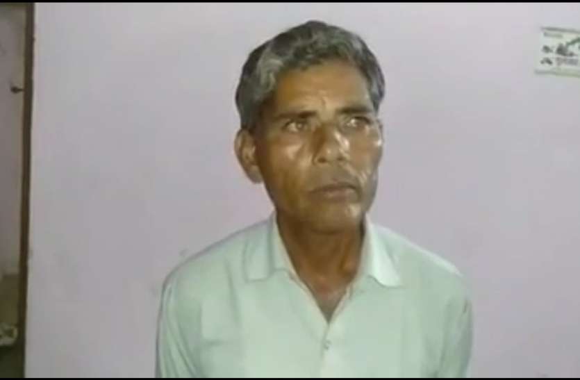 bijnor news बैंक में रुपया जमा करने गये शख्स का फटा थैला आैर फिर