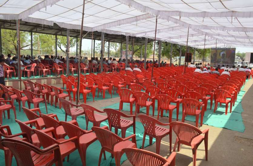 Live broadcast of CM PATRIKA LIVE : सीएम का सीधा प्रसारण खत्म होते ही खाली होने लगी कुर्सियां, भूखे लौटे किसान